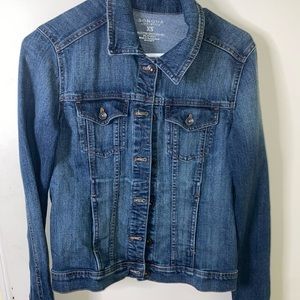 Medium washed denim blue jacket
